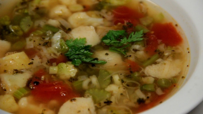 Рисовый суп является низкокалорийным блюдом, которое обладает насыщенным и сытным вкусом. 