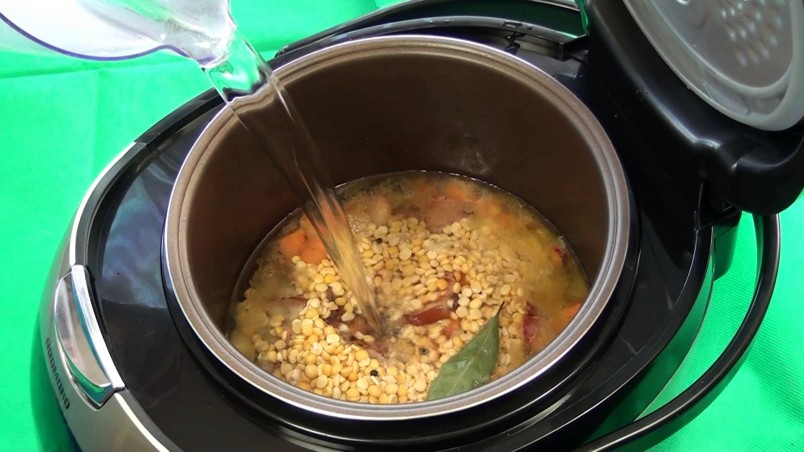Приготовление горохового супа в мультиварке не займет у вас много времени. Засыпьте все необходимые ингредиенты и мультиварка сделает все за вас.