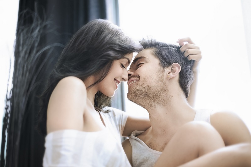 Возбудить мужчину могут не только страстные поцелуи, но и нежные робкие. Здесь, главное, научиться их чередовать.