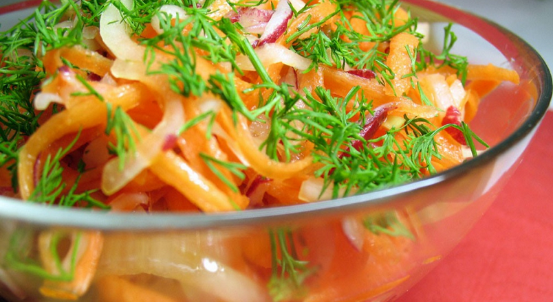Морковь легко сочетается в любых салатах со всеми ингредиентами.