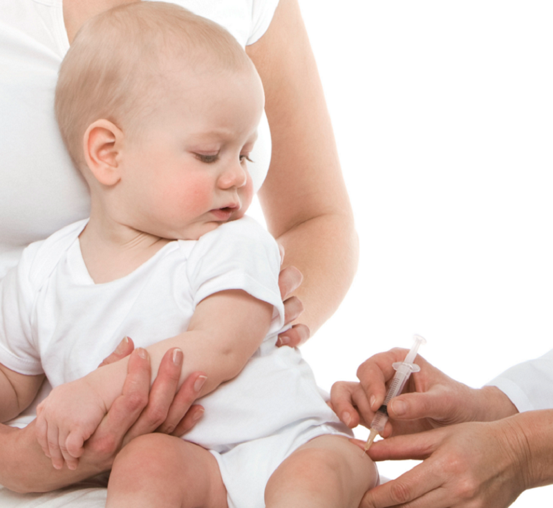 Иногда нежелание родителей делать прививки ребенку на первом году жизни обусловлен страхом перед отечественной вакциной.