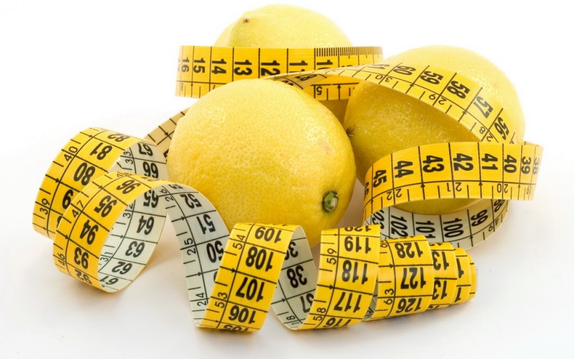 Лимон улучшает пищеварение и оказывает небольшое мочегонное действие.
