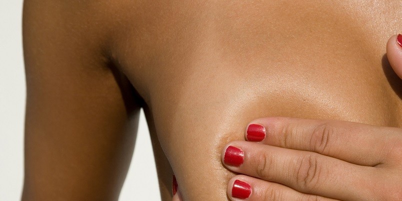 При этом заболевании груди женщине строго противопоказано ношение сжимающего молочные железы и не комфортного белья.
