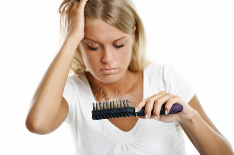 Повышенное выпадение волос могут спровоцировать серьезные проблемы в здоровье, как с физической, так и с душевной стороны.