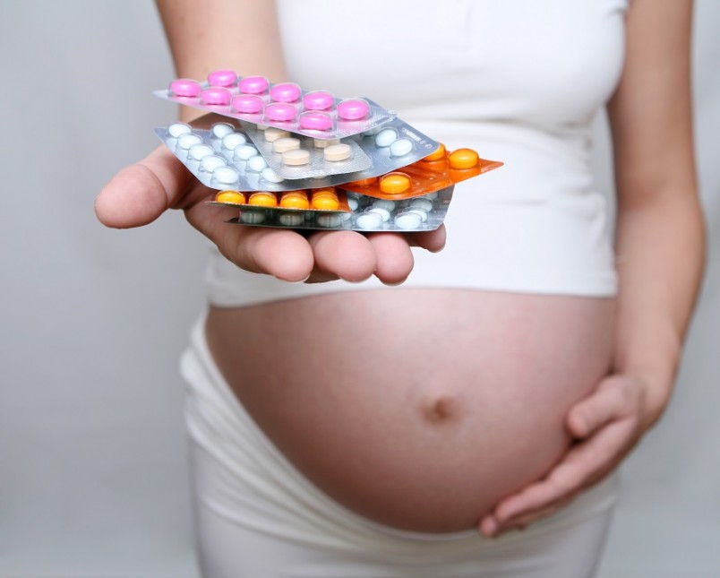 При беременности молочница представляет собой определенную потенциальную опасность для ребенка и матери. 