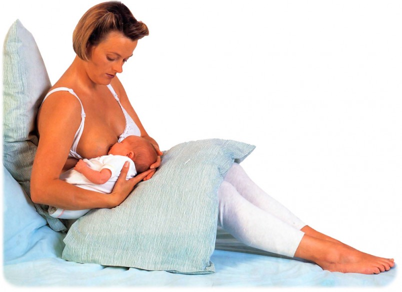 Если малыш сосет грудь активно и бодро, то, как правило, за кормление он почти полностью опустошает одну или обе груди.
