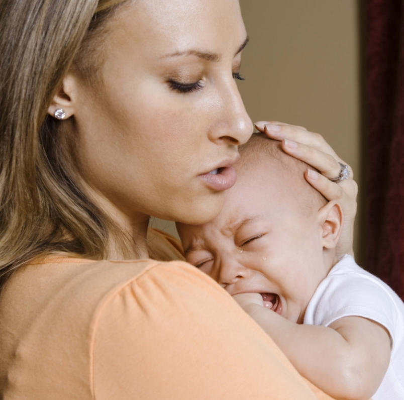 Для того, чтобы избежать проявления запора у новорожденного старайтесь внимательно следить за питанием малыша и кормящей мамы.