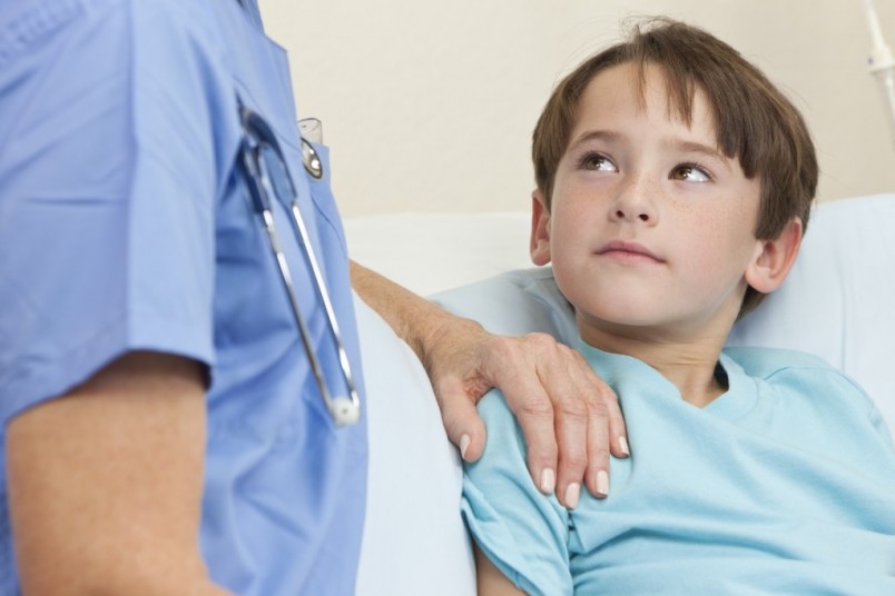 У детей симптомы острого фарингита, как правило, проявляются тяжелее, чем у взрослых.