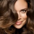 Маска для волос с дрожжами способствует не только питанию и эффективному увлажнению сухих, обезвоженных волосяных стержней, но и помогает избавиться от перхоти, а также способствует их быстрому росту.