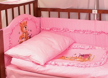 Подмечено, что сон у малышей более спокойный и продолжительный, если их окружают голубые, бежевые или розовые цвета.