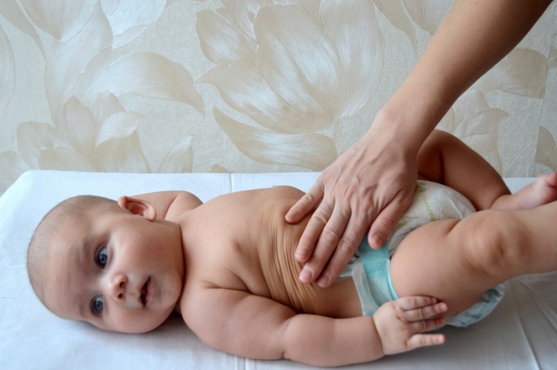 Медики называют колики новорожденных приспособленческой реакцией организма на новые условия обитания вне утробы матери.