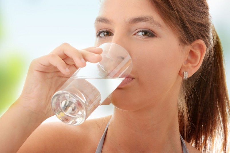 Для похудения нужно выпивать примерно тридцать миллилитров воды на один килограмм веса.