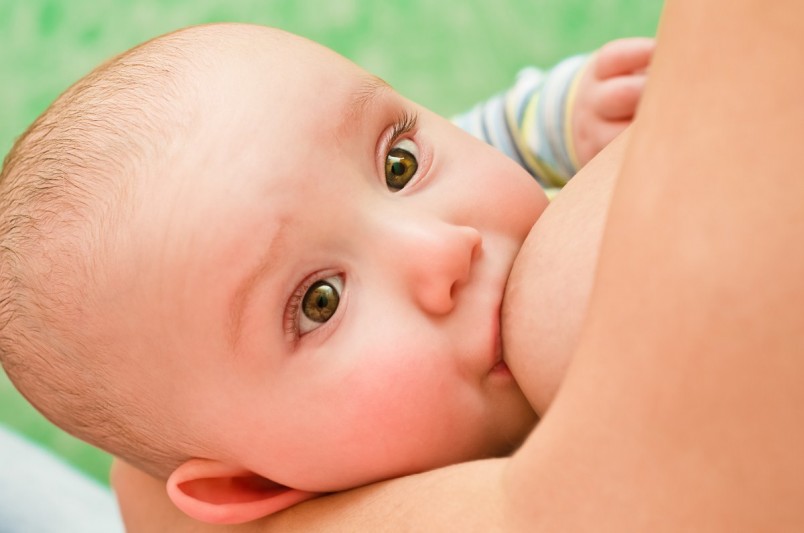 Самая распространенная причина срыгиваний у грудного ребенка – перекармливание. 