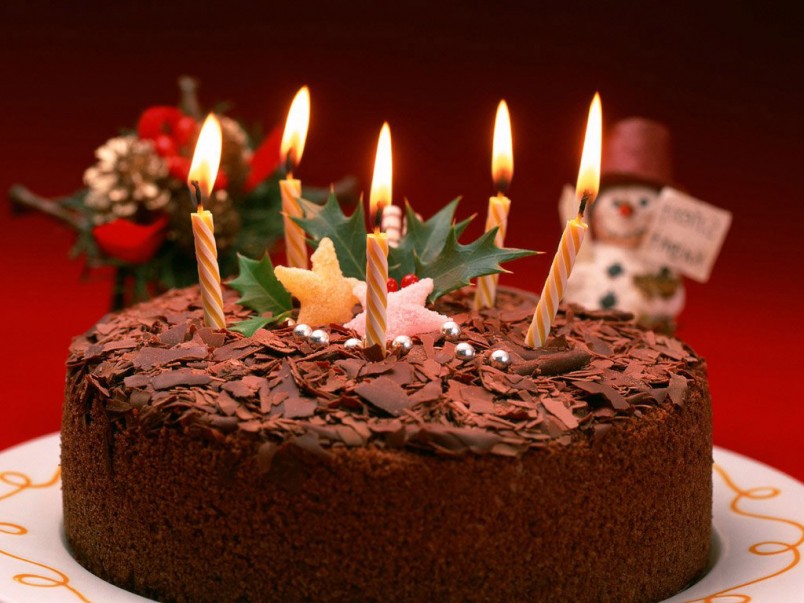 Для истинных ценителей сладкого отличным подарком станет торт с шоколадной стружкой. 