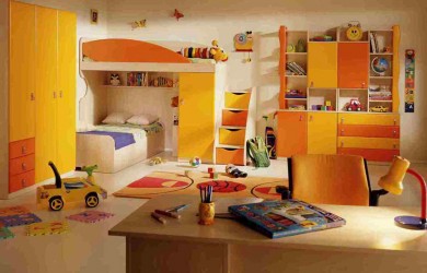 Оформляя комнату для ребятишек, нужно тщательно продумывать дизайн, выбирать мебель, цвета и аксессуары.