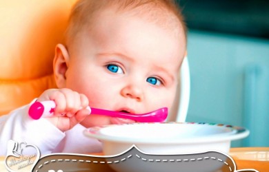 Завтрак, обед и ужин должны подаваться ребенку приблизительно в одно и то же время.