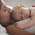 Если ваш малыш кряхтит во сне, крутится, то скорее всего, он испытывает какой-то дискомфорт