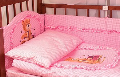 Подмечено, что сон у малышей более спокойный и продолжительный, если их окружают голубые, бежевые или розовые цвета.