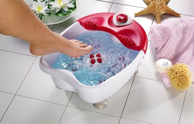 Гидромассажные ванны могут иметь разный характер воздействия на ноги: с помощью вибрации, механически и с помощью пузырьков.