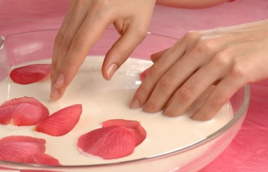 Маски для ногтей желательно готовить из натуральных ингредиентов.