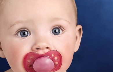 Пустышка для младенца на искусственном вскармливании – это важная составляющая его развития.