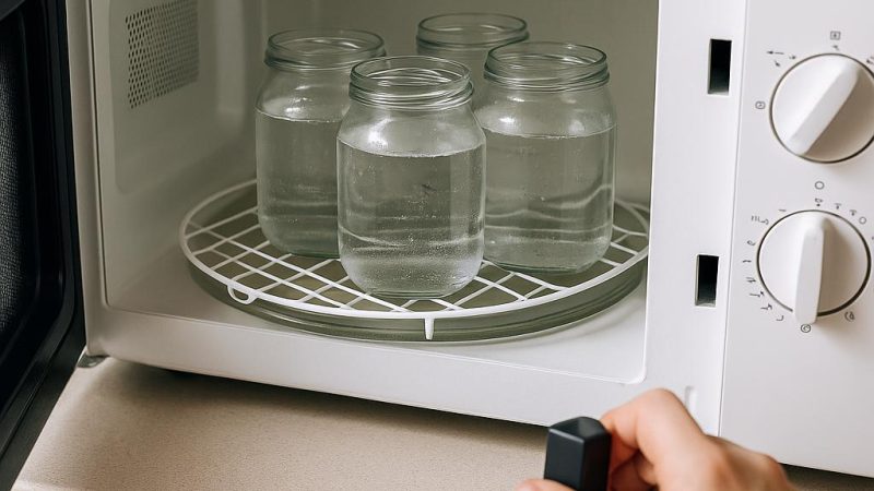 Как правильно стерилизовать банки в микроволновке